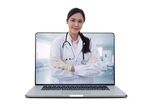 Una mujer con una bata blanca de laboratorio está en la pantalla de una computadora portátil con un médico.