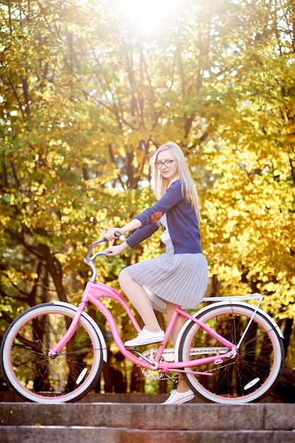 Mujer bicicleta rosa dama bicicleta