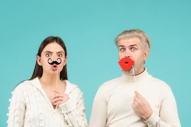 Mujer con bigote y hombre con labios rojos identidad de género transgénero igualdad y derechos humanos cou