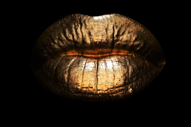 Mujer boca dorada aislada Mujer sensual labios dorados Arte creativo brillo lápiz labial