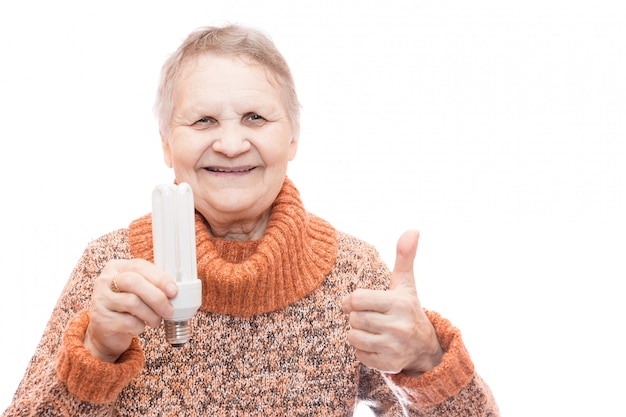 Mujer con una bombilla