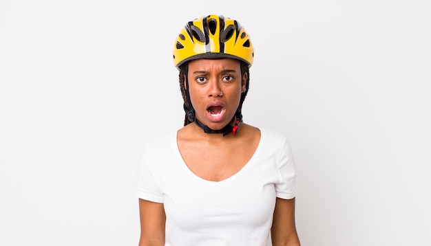 Foto mujer bonita afro con trenzas