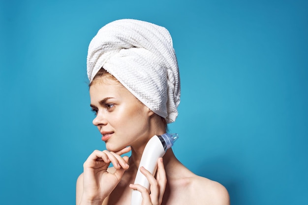 Foto mujer bonita hombros desnudos tratamientos de spa limpieza de la piel foto de alta calidad