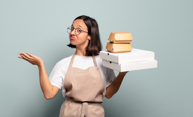 Mujer bonita joven chef.