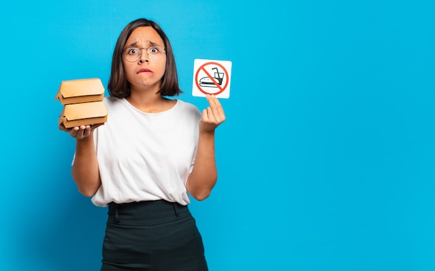 Mujer bonita joven. sin concepto de comida y bebida