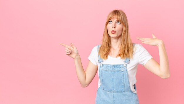 Mujer bonita pelirroja que se siente estresada, ansiosa, cansada y frustrada