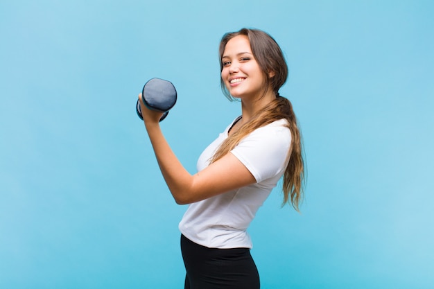 Mujer bonita en ropa deportiva