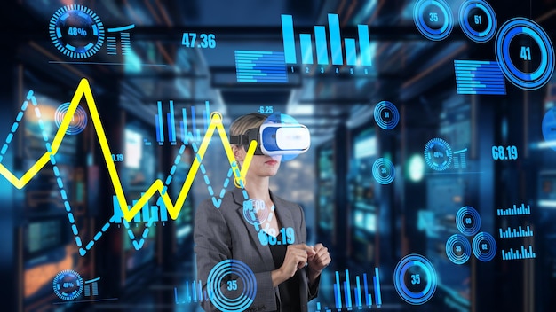 Mujer buscando datos utilizando el análisis de deslizamiento a mano por vr en el dispositivo del servidor