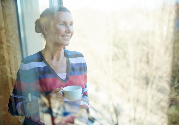 Mujer con café