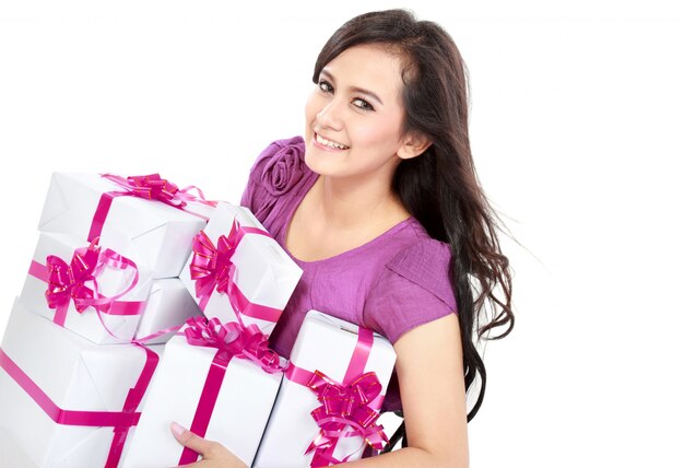 Foto mujer con caja de regalo