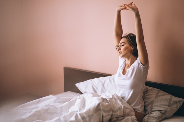 Mujer en la cama