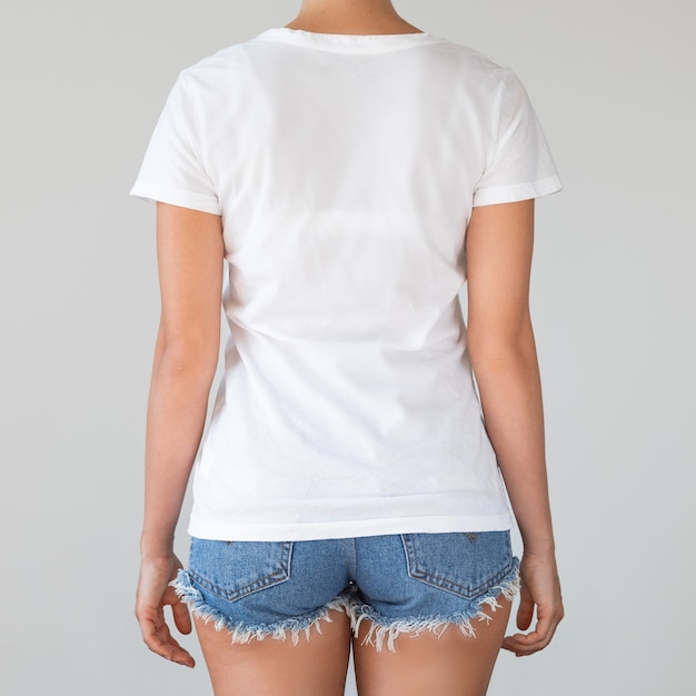 Mujer camisa de algodón con espacio para su texto o logotipo | Foto Premium