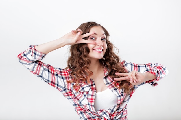 Mujer en camisa a cuadros