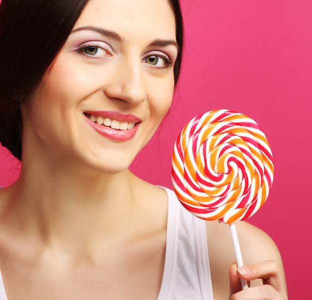 Foto mujer con caramelo