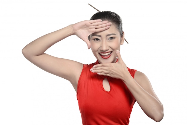 Mujer china en vestido cheongsam