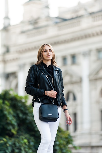 Mujer en la ciudad