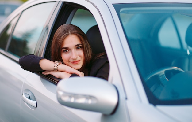 Mujer en coche