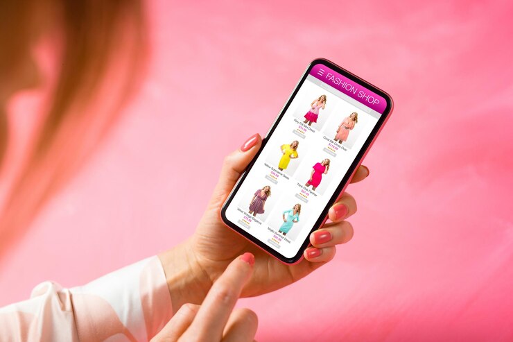 Foto mujer comprando un nuevo vestido de verano en línea