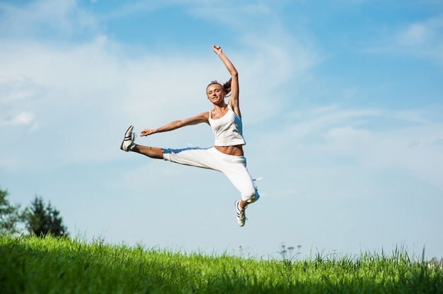 Mujer comprometida en fitness