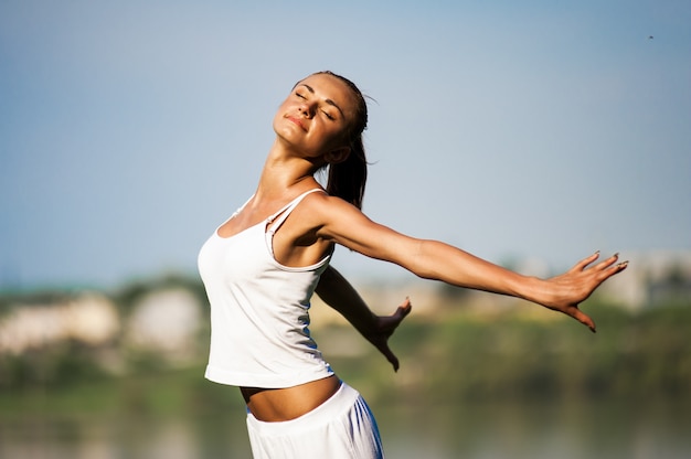 Mujer comprometida en fitness