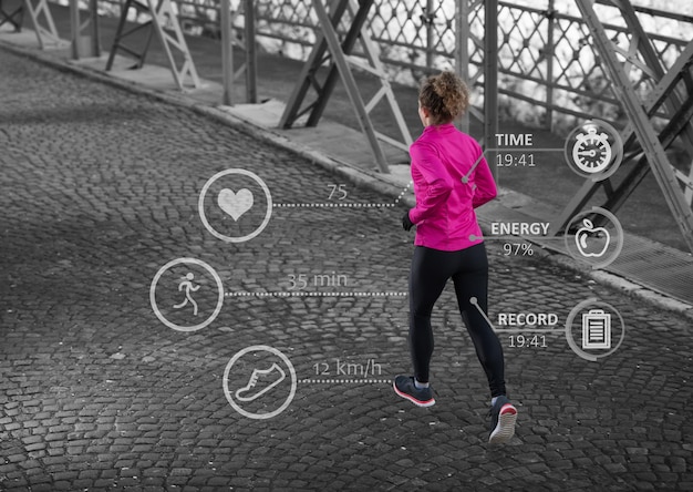 Foto mujer corriendo por el puente con estadísticas en segundo plano.