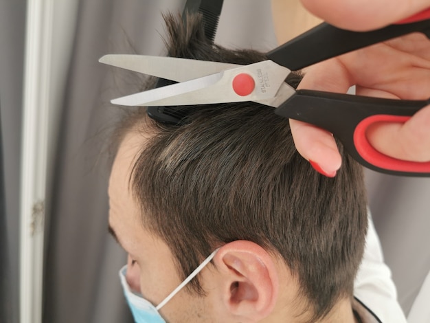 Mujer, corte de pelo de hombre