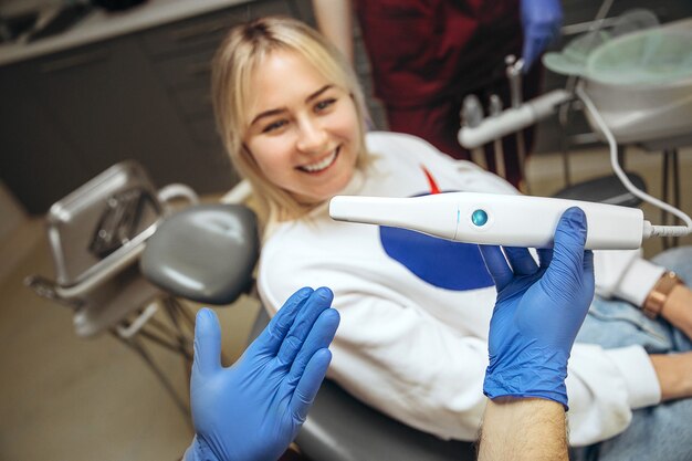 Foto mujer, en, dentista, habitación