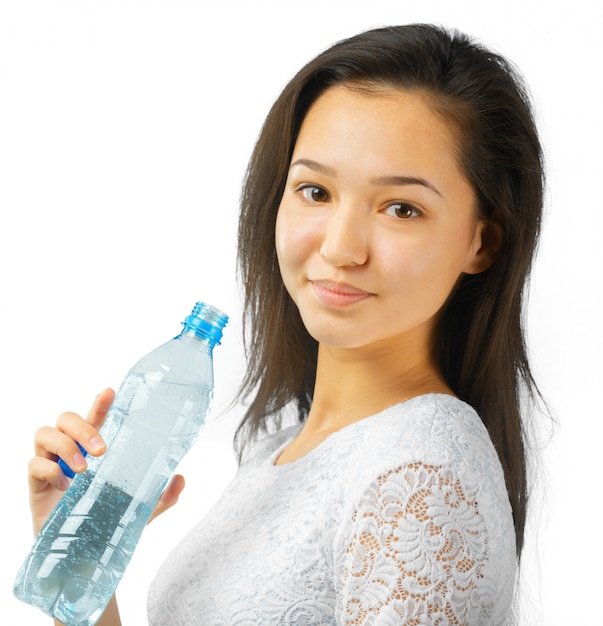 Mujer deportiva con agua