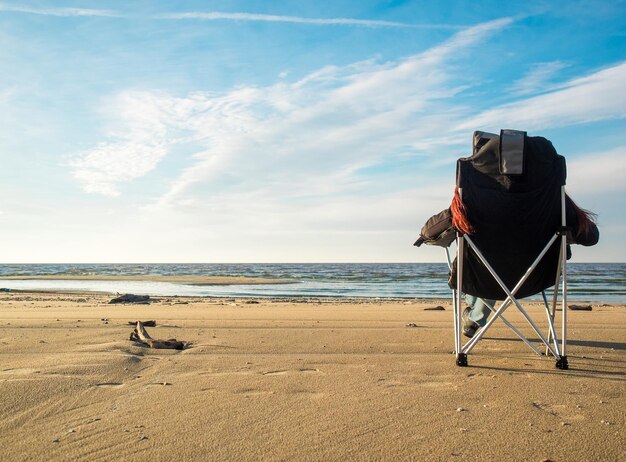 Foto mujer, descansar, en, playa