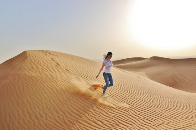 Mujer en un desierto