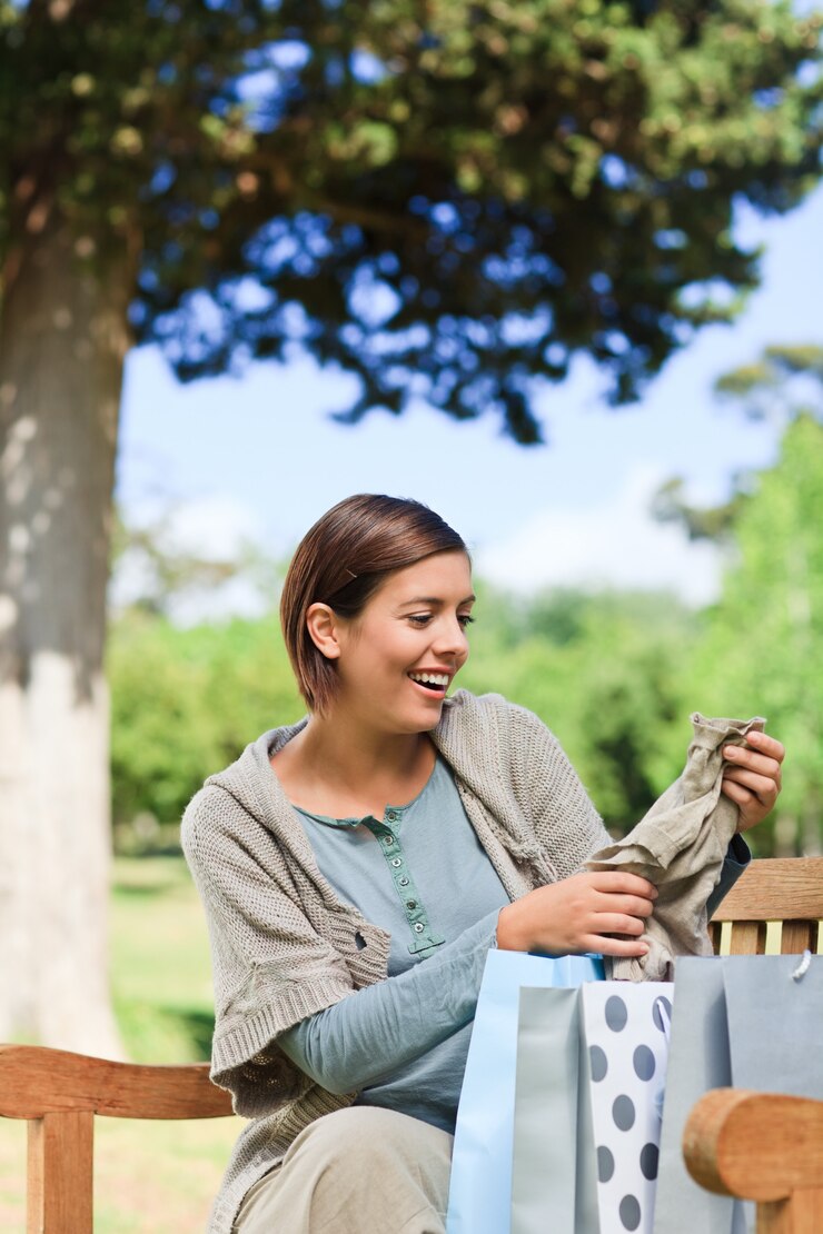 Foto mujer después de las compras
