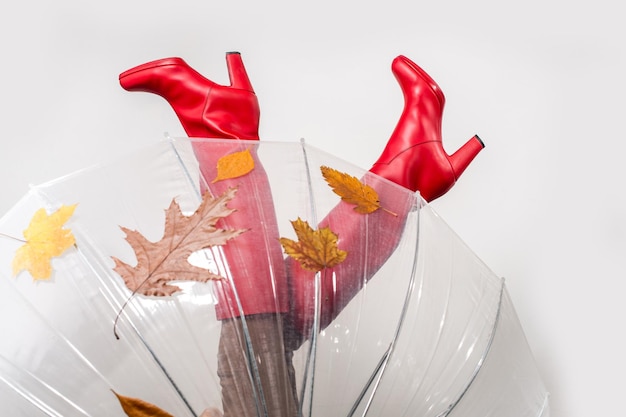 Foto mujer con elegantes botas rojas