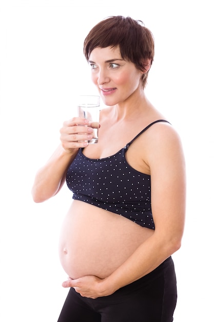 Mujer embarazada vaso de agua