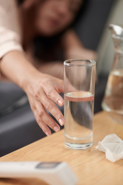 Mujer Enferma de Agua Potable de Influenza