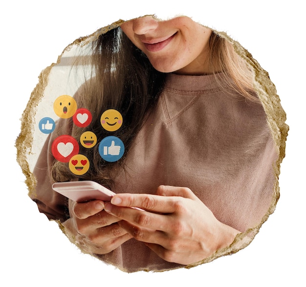 Mujer enviando mensajes de texto png pegatina papel rasgado fondo transparente