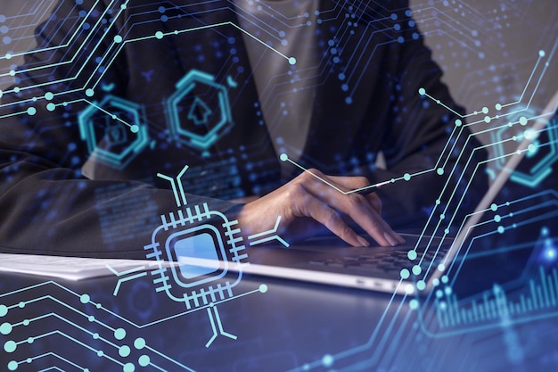 Mujer escribiendo el teclado para crear software innovador para cambiar el mundo y brindar un servicio completamente nuevo Primer plano Gráficos tecnológicos de holograma Concepto de equipo de desarrollo Ropa formal