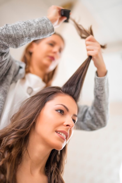 Mujer y estilista