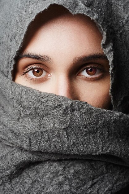 mujer de estilo árabe de moda