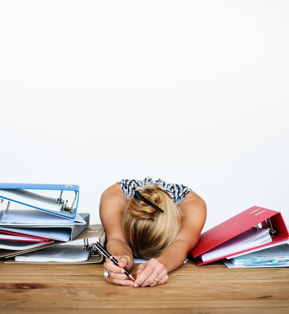 Foto mujer estrés estrés sobrecarga trabajo estudio retrato