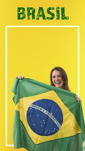 Foto mujer fan brasileña celebrando con un fondo amarillo