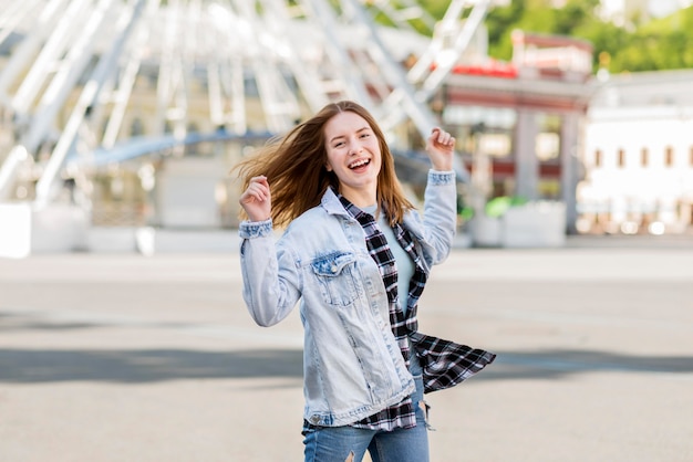 Mujer feliz en el London Eye