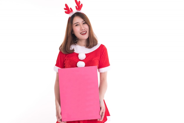 Mujer feliz con vestido de santa claus