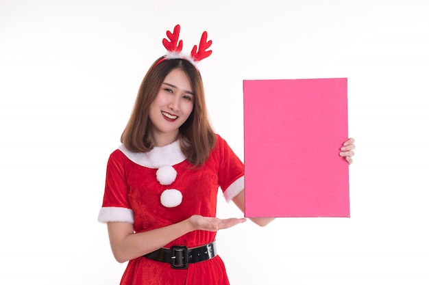 Mujer feliz con vestido de santa claus