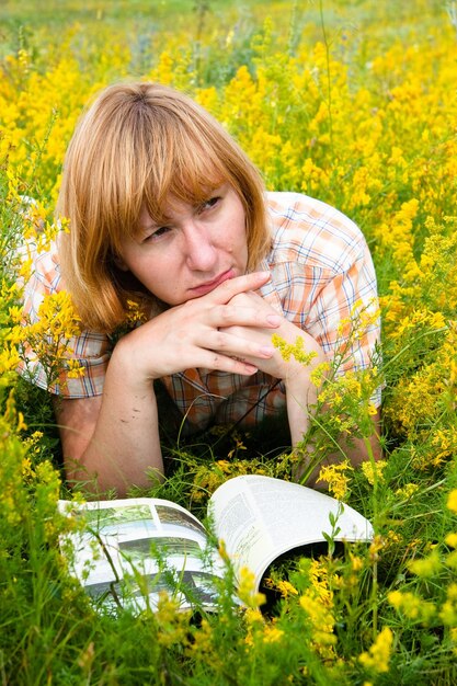 mujer en flor