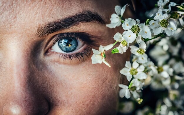 Mujer en la foto con flores