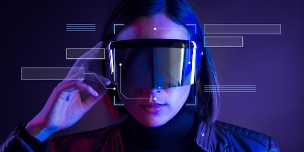 Mujer con gafas inteligentes tecnología futurista remix digital