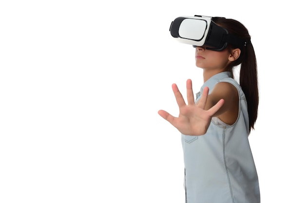 Foto mujer con gafas de realidad virtual. concepto de tecnología futura.