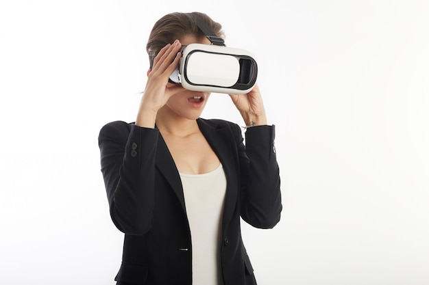 Mujer con gafas de realidad virtual