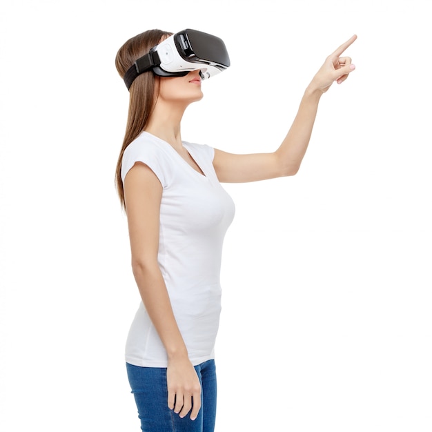 Mujer con gafas de realidad virtual