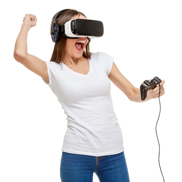 Mujer con gafas de realidad virtual